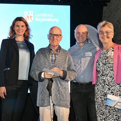 Bild vergr&ouml;&szlig;ern: Frau Landrätin Schweiger mit Familie Kroseberg