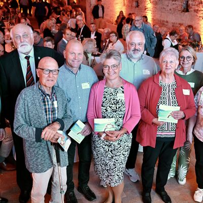 Bild vergr&ouml;&szlig;ern: Gruppenfoto beim Ehrenamtsabend mit Frau Landrätin Schweiger