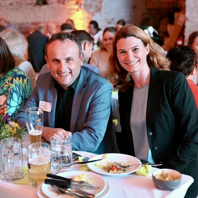 Bild vergr&ouml;&szlig;ern: Frau Landrätin Schweiger Bürgermeister Schütz beim Ehrenamtsabend